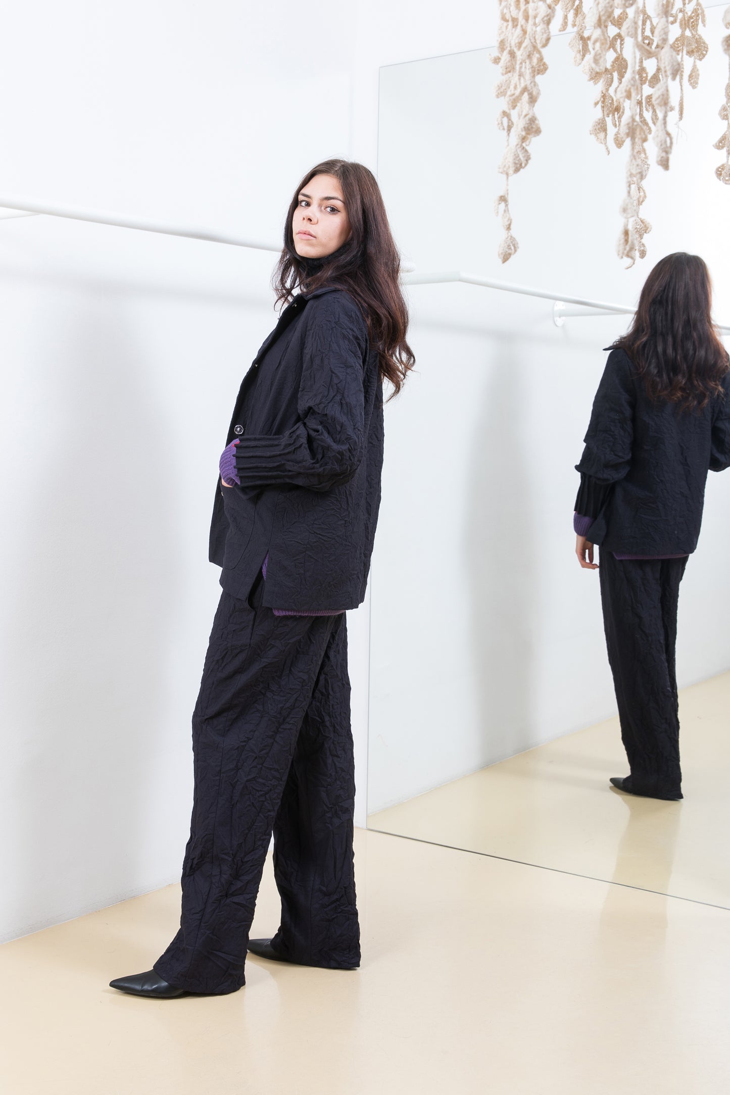 BLACK CRINKLED TROUSERS