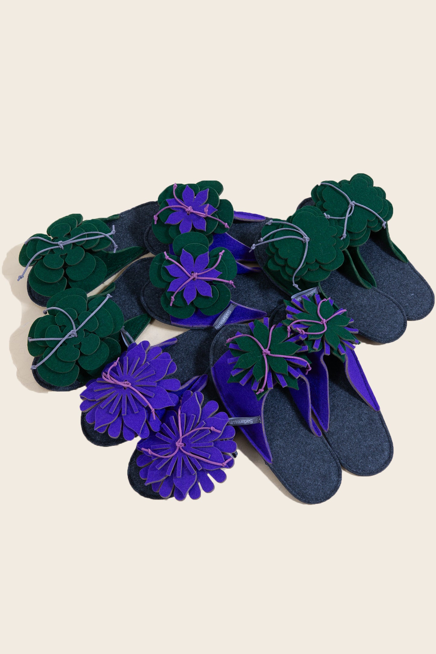 SLIPPERS WITH FLOWER