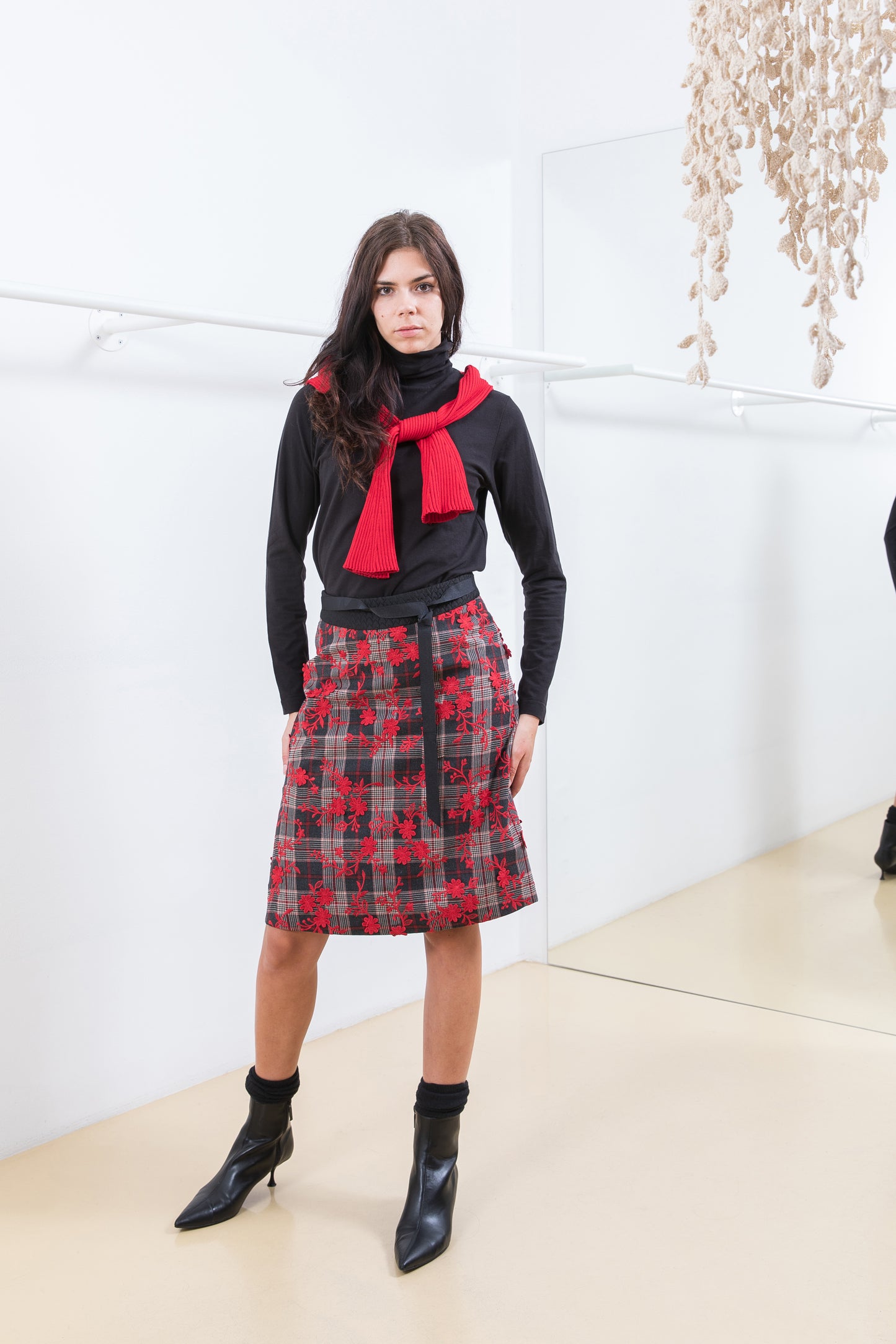 PLAID SKIRT WITH RED FLOWERS