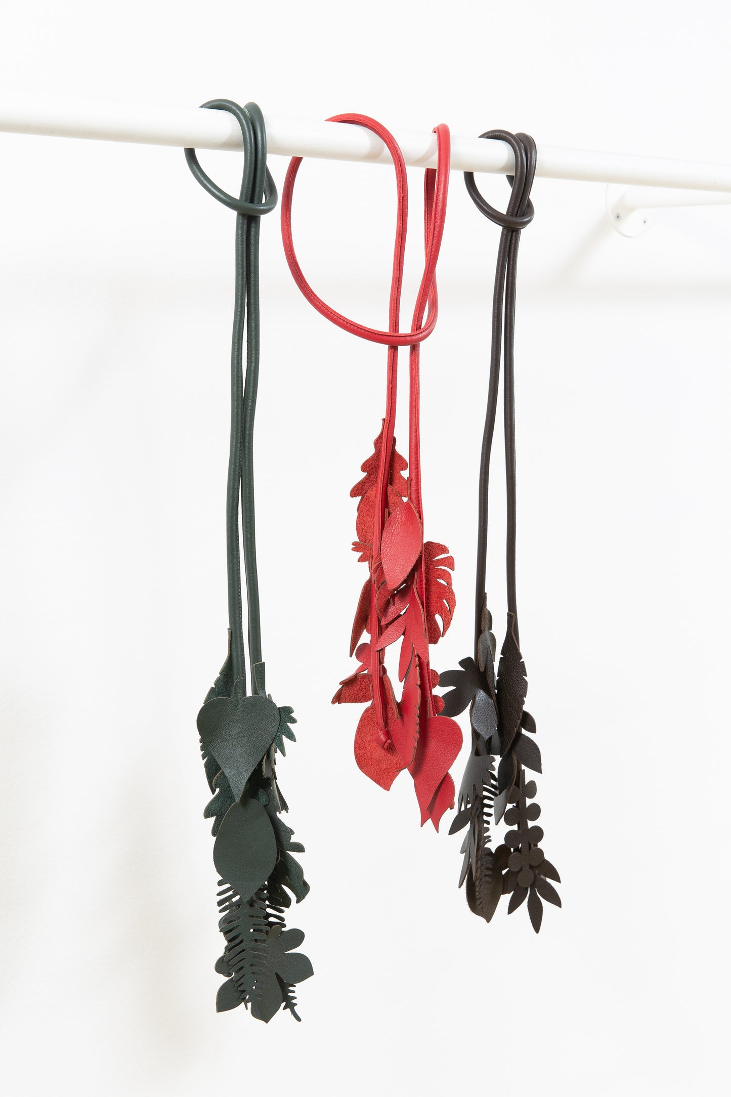 LEATHER BELT WITH FLOWERS