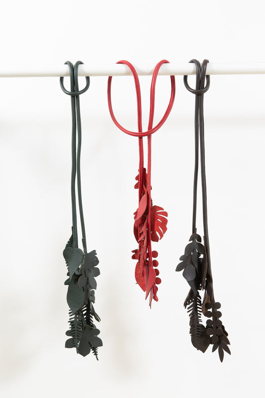 LEATHER BELT WITH FLOWERS